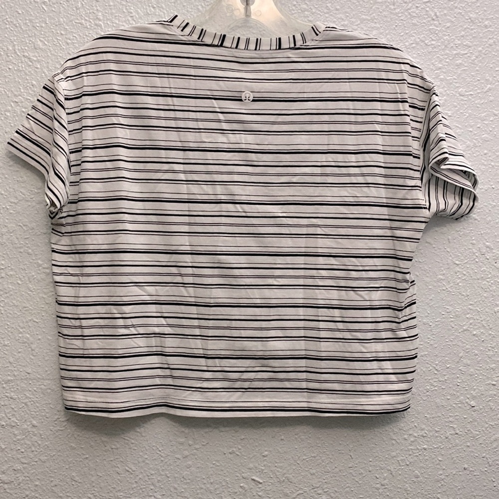 Lululemon crop top